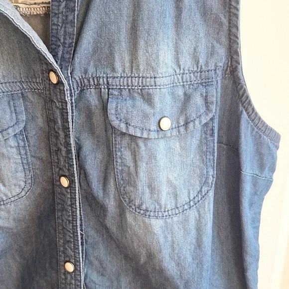 Soft Denim Sleeveless Top with Lace Shoulders - Picture 3 of 4